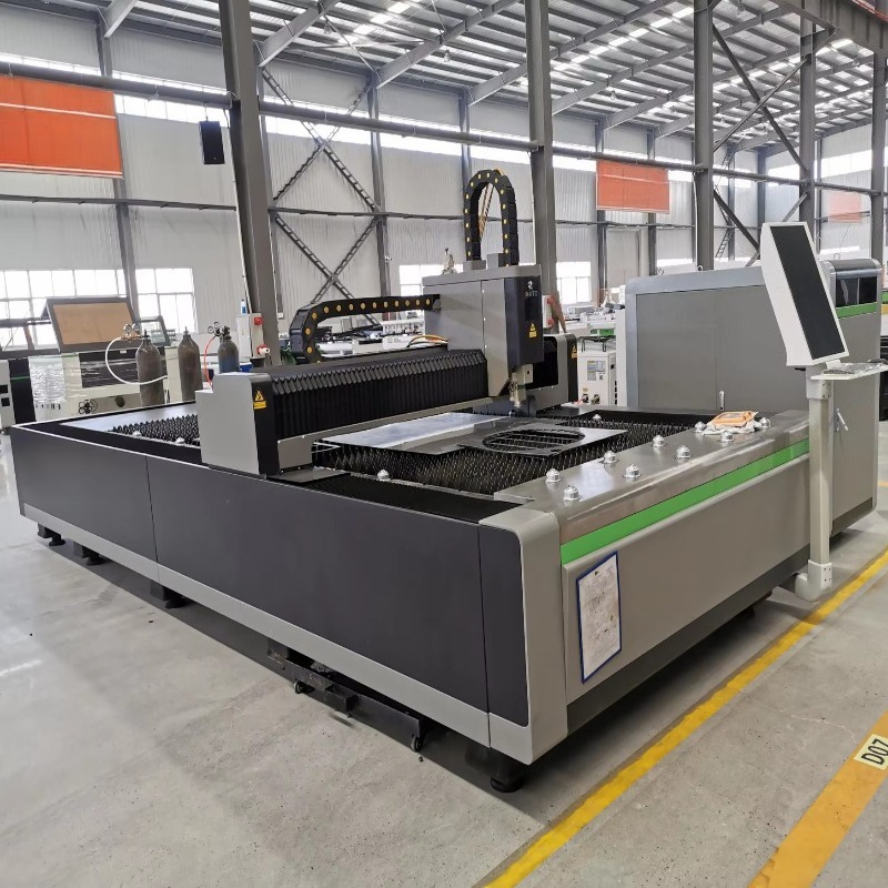 آلة قطع بالليزر الليفي بمعيار  - مراجعة Industrial Laser Cutting Machines وسعره